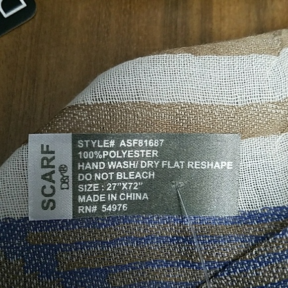 *NWT Classy cream, tan, blue tribal print scarf - Picture 5 of 5